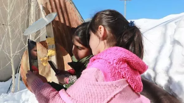 Çanak anten ve siniden 'baz istasyonu' yapılan Hakkari'nin köyüne Antalya'dan destek Çanak anten ve siniden 'baz istasyonu' yapılan Hakkari'nin köyüne Antalya'dan destek