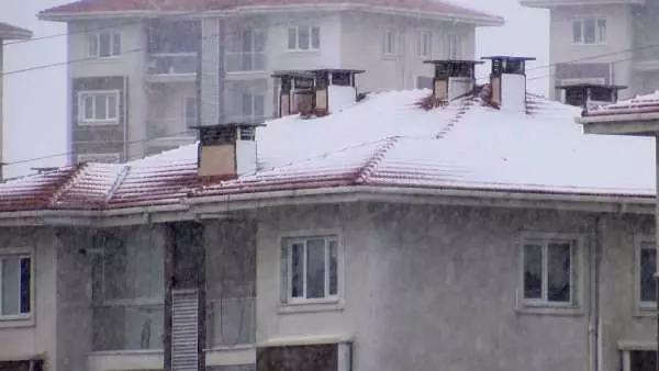 Çatalca'da kar, yüksek kesimler beyaz örtüyle kaplandı Çatalca'da kar, yüksek kesimler beyaz örtüyle kaplandı