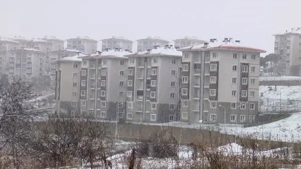 Çatalca'da kar, yüksek kesimler beyaz örtüyle kaplandı Çatalca'da kar, yüksek kesimler beyaz örtüyle kaplandı