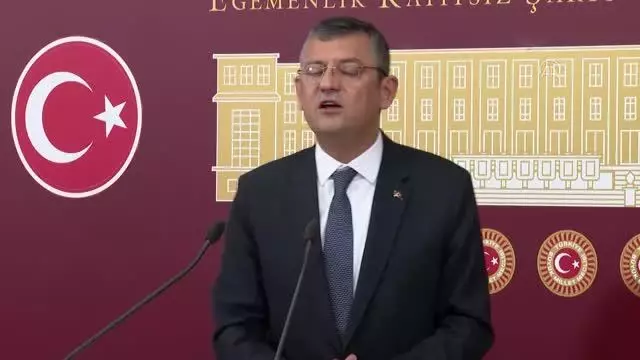 CHP'li Özgür Özel, Hayvan Hakları Yasası'nın çıkartılmasını istedi CHP'li Özgür Özel, Hayvan Hakları Yasası'nın çıkartılmasını istedi