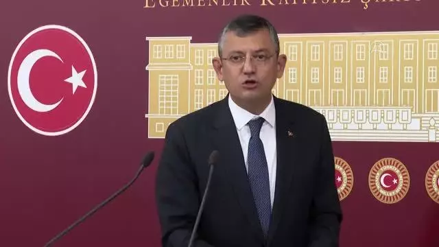 CHP'li Özgür Özel, Hayvan Hakları Yasası'nın çıkartılmasını istedi CHP'li Özgür Özel, Hayvan Hakları Yasası'nın çıkartılmasını istedi