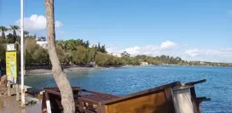 Datça'da fırtına, cankurtaran kulesini devirdi