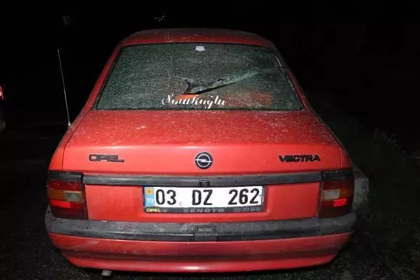 Denizli'de şiddetli rüzgar çatıları uçurdu, araçlar hasar gördü Denizli'de şiddetli rüzgar çatıları uçurdu, araçlar hasar gördü