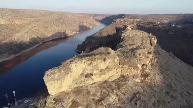 DİYARBAKIR - Duvarları farklı haç motifleriyle bezenmiş 1600 yıllık kaya kilise turizme kazandırılacak DİYARBAKIR - Duvarları farklı haç motifleriyle bezenmiş 1600 yıllık kaya kilise turizme kazandırılacak