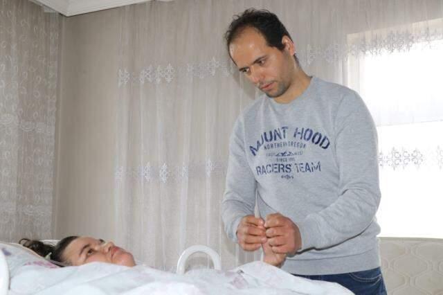 Doğumda iki kez kalbi duran kadın hayata döndürüldü ancak yatağa bağımlı hale geldi Doğumda iki kez kalbi duran kadın hayata döndürüldü ancak yatağa bağımlı hale geldi