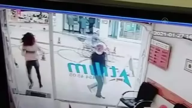 Son dakika haber... Döviz bürosu soygununu iş yeri sahibi kadın engelledi Son dakika haber... Döviz bürosu soygununu iş yeri sahibi kadın engelledi