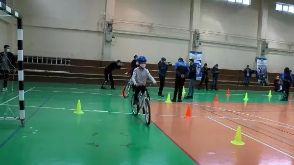 Son dakika: 'Esenyurt Güvenli Şehir Projesi' kapsamında çocuklara bisiklette güvenli sürüş eğitimi Son dakika: 'Esenyurt Güvenli Şehir Projesi' kapsamında çocuklara bisiklette güvenli sürüş eğitimi