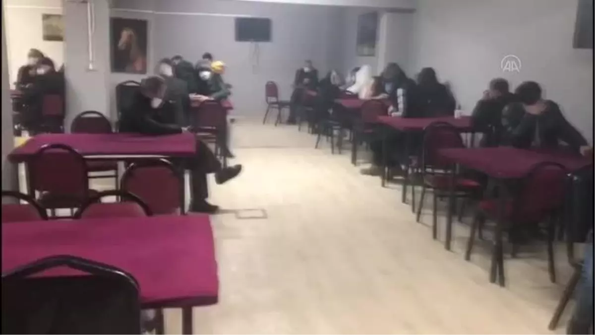 ESKİŞEHİR - Mühürlü dernek binalarında kumar oynayan 63 kişiye 282 bin 618 lira ceza