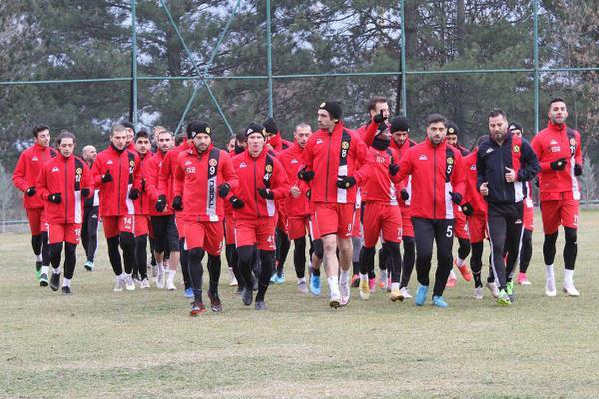Eskişehirspor, Adanaspor maçında ilk galibiyetini almak istiyor