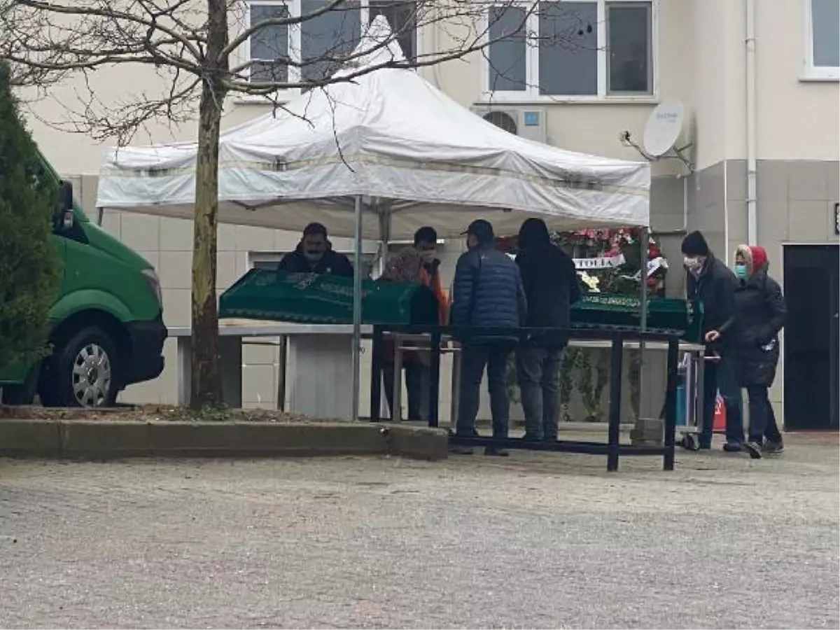 Eyüpsultan'da öldürülen anne ve oğlu son yolculuğuna uğurlandı