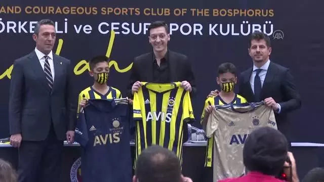Fenerbahçe'de Mesut Özil için imza töreni düzenlendi - Mesut Özil (2) Fenerbahçe'de Mesut Özil için imza töreni düzenlendi - Mesut Özil (2)