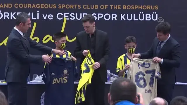 Fenerbahçe'de Mesut Özil için imza töreni düzenlendi - Mesut Özil (2) Fenerbahçe'de Mesut Özil için imza töreni düzenlendi - Mesut Özil (2)