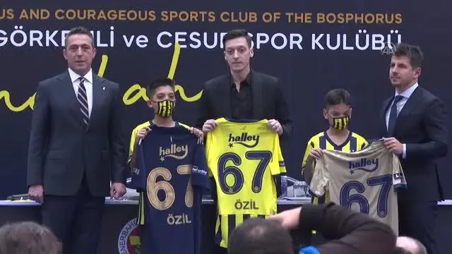 Fenerbahçe'de Mesut Özil için imza töreni düzenlendi - Mesut Özil (2) Fenerbahçe'de Mesut Özil için imza töreni düzenlendi - Mesut Özil (2)