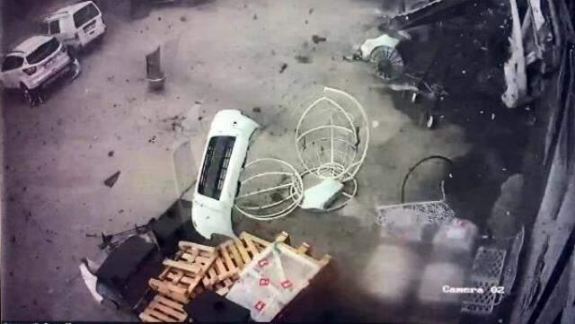 Her şey bir anda olup bitti! Bursa'daki şiddetli fırtına kameralara anbean yansıdı