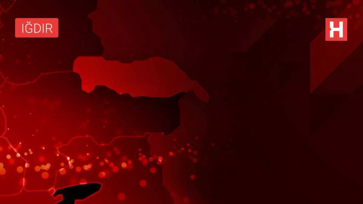 Iğdır Valisi Sarıibrahim, tanıştığı ayakkabı boyacısı çocuğu evinde ziyaret etti Iğdır Valisi Sarıibrahim, tanıştığı ayakkabı boyacısı çocuğu evinde ziyaret etti