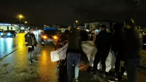 Kamyonet aniden yola çıkan ata çarptı, çevredekiler gözyaşlarını tutamadı Kamyonet aniden yola çıkan ata çarptı, çevredekiler gözyaşlarını tutamadı
