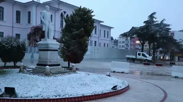 Kar yağışı başladı Kar yağışı başladı