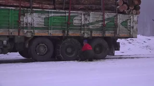 Kar yağışı ulaşımı olumsuz etkiliyor Kar yağışı ulaşımı olumsuz etkiliyor