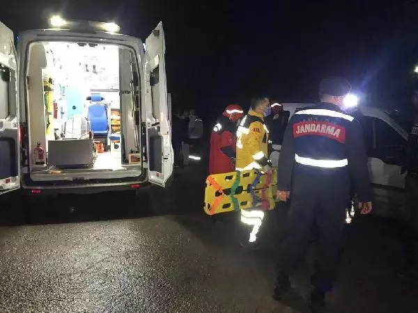 Kayan otomobil bariyerlere çarptı: 1 yaralı Kayan otomobil bariyerlere çarptı: 1 yaralı