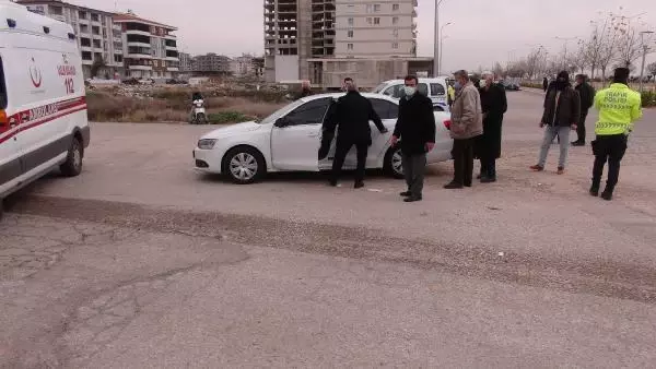Kilis'te otomobiller çarpıştı: 3 yaralı Kilis'te otomobiller çarpıştı: 3 yaralı