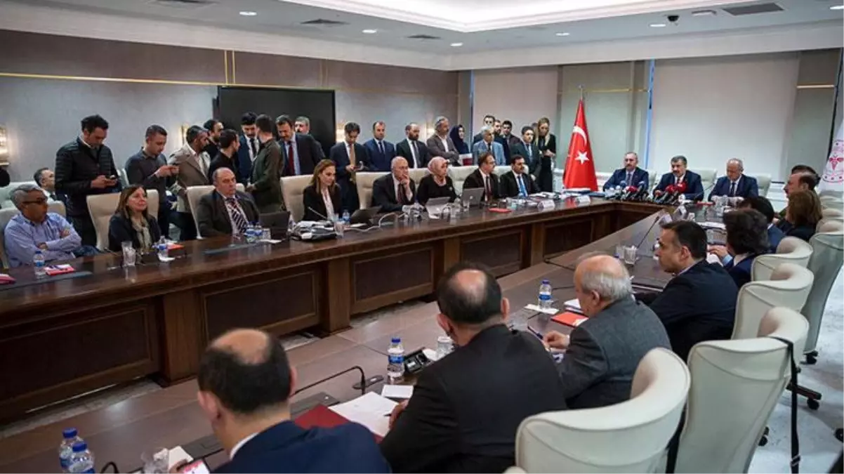 Kısıtlamalarda gevşeme olacak mı? Bilim Kurulu, koronavirüs tedbirleri ve aşılama gündemiyle toplandı