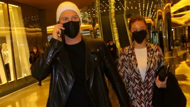 Kıvanç Tatlıtuğ'un stili eşine emanet Kıvanç Tatlıtuğ'un stili eşine emanet