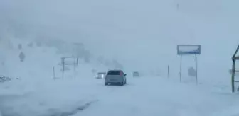 Konya yolunda kar yağışı etkisini gösterdi