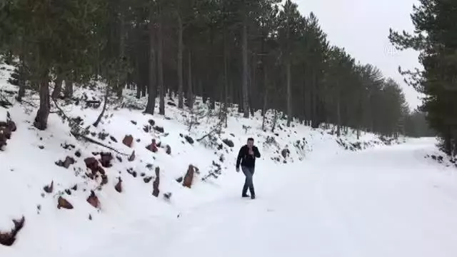Köyceğiz'de kar yağışı hayatı olumsuz etkiliyor Köyceğiz'de kar yağışı hayatı olumsuz etkiliyor