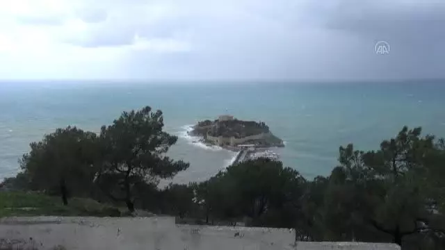 Kuşadası'nda sağanak ve fırtına Kuşadası'nda sağanak ve fırtına