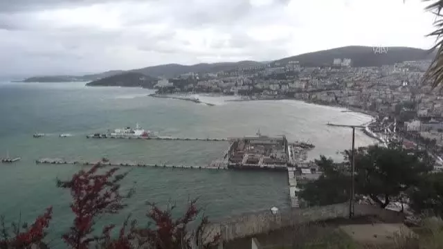 Kuşadası'nda sağanak ve fırtına Kuşadası'nda sağanak ve fırtına