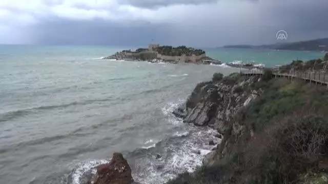 Kuşadası'nda sağanak ve fırtına Kuşadası'nda sağanak ve fırtına