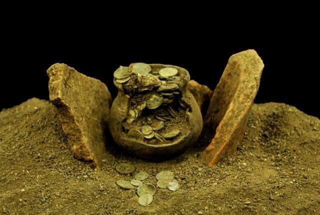 Kütahya'da Roma İmparatorluğu'na ait 651 gümüş sikke bulundu Kütahya'da Roma İmparatorluğu'na ait 651 gümüş sikke bulundu