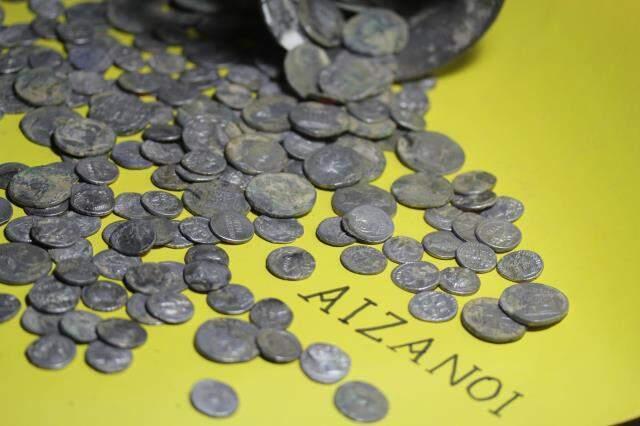 Kütahya'da Roma İmparatorluğu'na ait 651 gümüş sikke bulundu Kütahya'da Roma İmparatorluğu'na ait 651 gümüş sikke bulundu