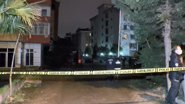 Maltepe'de yıkımına başlanan bina yarım bırakıldı, vatandaşlar tepki gösterdi Maltepe'de yıkımına başlanan bina yarım bırakıldı, vatandaşlar tepki gösterdi