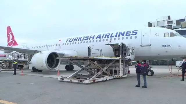 Son dakika haberi! 'Mozart' gemisinde hayatını kaybeden Azerbaycanlı çalışanın cenazesi Bakü'ye getirildi Son dakika haberi! 'Mozart' gemisinde hayatını kaybeden Azerbaycanlı çalışanın cenazesi Bakü'ye getirildi