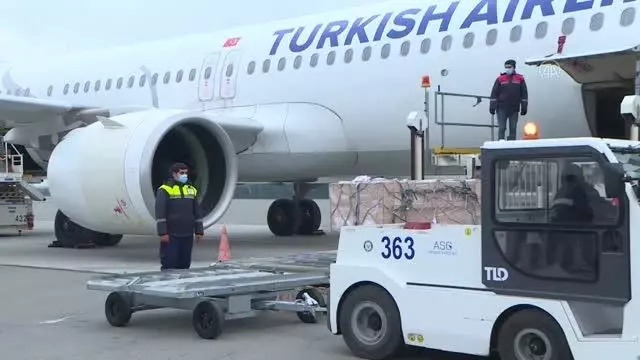 Son dakika haberi! 'Mozart' gemisinde hayatını kaybeden Azerbaycanlı çalışanın cenazesi Bakü'ye getirildi Son dakika haberi! 'Mozart' gemisinde hayatını kaybeden Azerbaycanlı çalışanın cenazesi Bakü'ye getirildi