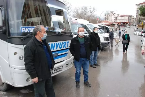 Otobüs ve minibüs şoförlerinin kavgasında 11 kişi serbest bırakıldı Otobüs ve minibüs şoförlerinin kavgasında 11 kişi serbest bırakıldı