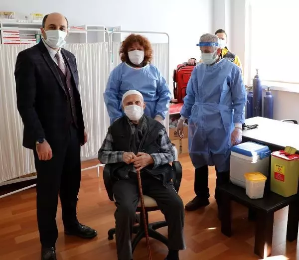 Samsun İl Sağlık Müdürü Oruç'tan 'aşı rehavete neden olmasın' uyarısı Samsun İl Sağlık Müdürü Oruç'tan 'aşı rehavete neden olmasın' uyarısı