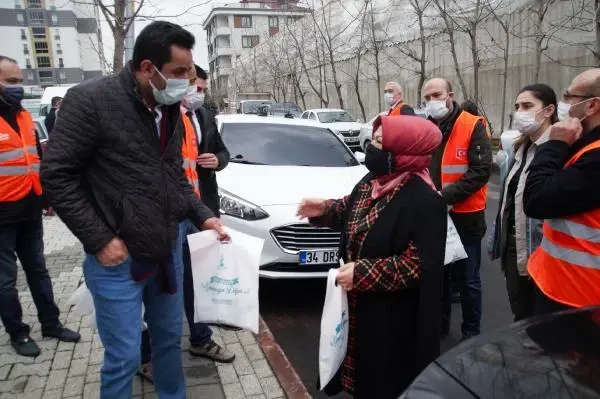 Sancaktepe'de vatandaşlara hijyen seti verildi