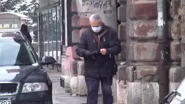 SARAYBOSNA - Bosna Hersek'te Kovid-19 aşısının hala tedarik edilmemesi halkı endişelendiriyor SARAYBOSNA - Bosna Hersek'te Kovid-19 aşısının hala tedarik edilmemesi halkı endişelendiriyor