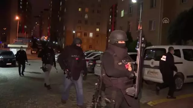 Terör örgütü DEAŞ'a yönelik operasyonda 9 şüpheli yakalandı Terör örgütü DEAŞ'a yönelik operasyonda 9 şüpheli yakalandı