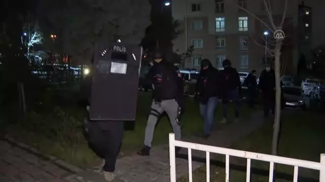 Terör örgütü DEAŞ'a yönelik operasyonda 9 şüpheli yakalandı Terör örgütü DEAŞ'a yönelik operasyonda 9 şüpheli yakalandı