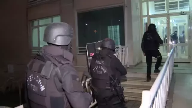 Terör örgütü DEAŞ'a yönelik operasyonda 9 şüpheli yakalandı Terör örgütü DEAŞ'a yönelik operasyonda 9 şüpheli yakalandı
