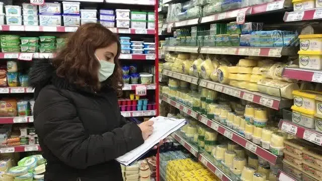 Trakya'da sıvı yağ başta olmak üzere temel ihtiyaç ürünlerinin fiyatları denetlendi Trakya'da sıvı yağ başta olmak üzere temel ihtiyaç ürünlerinin fiyatları denetlendi