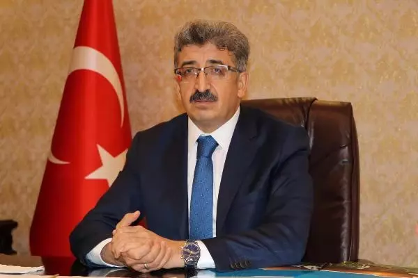 Van Valisi Bilmez, eski CHP Milletvekili Şimşek hakkında suç duyurusunda bulundu Van Valisi Bilmez, eski CHP Milletvekili Şimşek hakkında suç duyurusunda bulundu