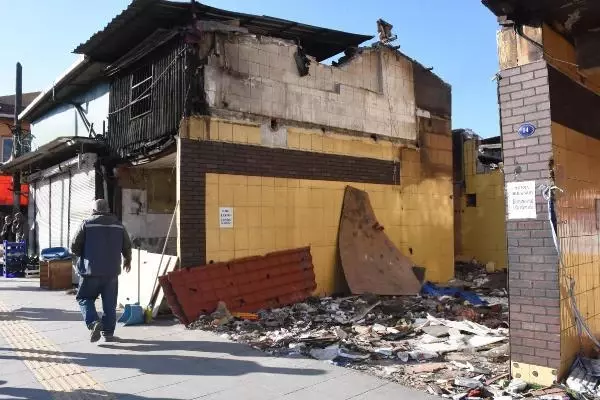 Son dakika haber! Yangından yaralı kurtarılan yavru kedi, 'Ateş' adı verilip, sahiplendirildi Son dakika haber! Yangından yaralı kurtarılan yavru kedi, 'Ateş' adı verilip, sahiplendirildi