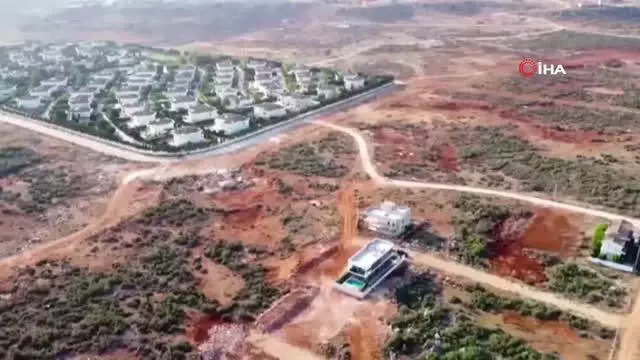 Zanlıları ihbar edene 20 bin TL ödül... Lüks villaya giren hırsızlar yeni evli çiftin 300 bin TL değerindeki ziynet eşyalarını çaldılar Zanlıları ihbar edene 20 bin TL ödül... Lüks villaya giren hırsızlar yeni evli çiftin 300 bin TL değerindeki ziynet eşyalarını çaldılar