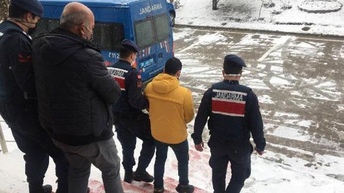 Ankara'da 'Acı su' parolasıyla sahte içki satan baba ve oğlu kıskıvrak yakalandı