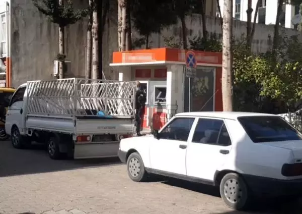 Son dakika haber: ATM'den para çektikten sonra kalp krizi geçirip öldü Son dakika haber: ATM'den para çektikten sonra kalp krizi geçirip öldü