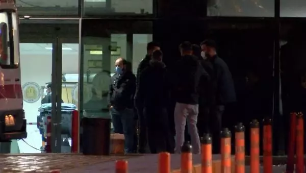 Barışma vaadiyle eve götürdüğü eşini öldürüp, oğlu ile 2 yakınını yaraladı Barışma vaadiyle eve götürdüğü eşini öldürüp, oğlu ile 2 yakınını yaraladı